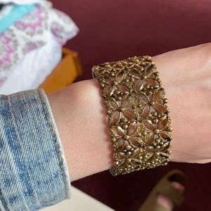 Stretch gold pattern bracelet